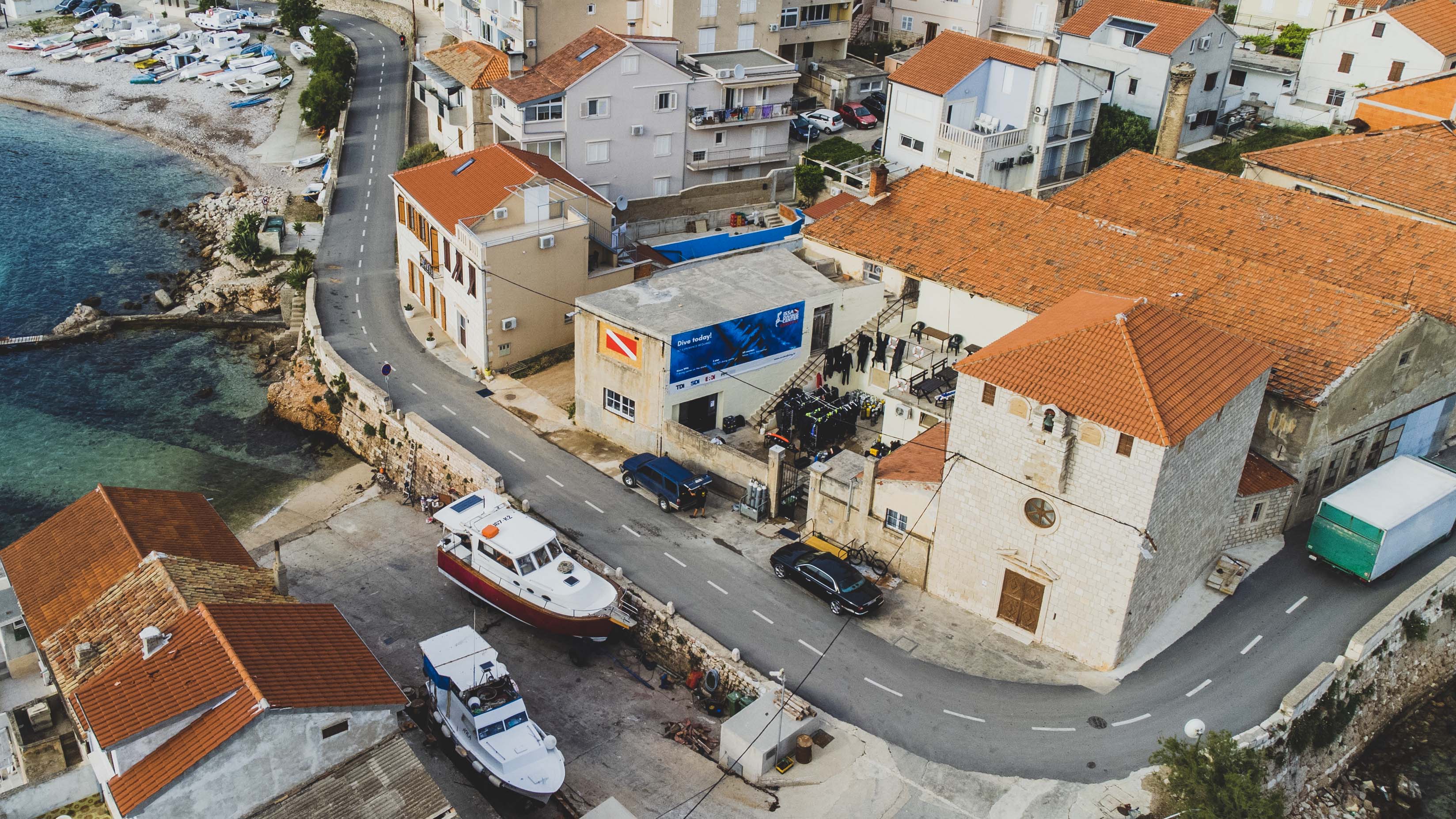 ISSA DIVING CENTAR na novoj lokaciji u Komiži